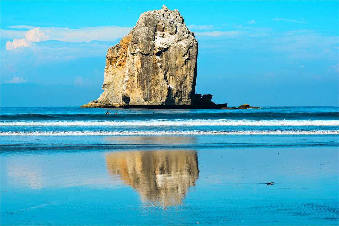 Roca Bruja, Playa Naranjo, Costa Rica