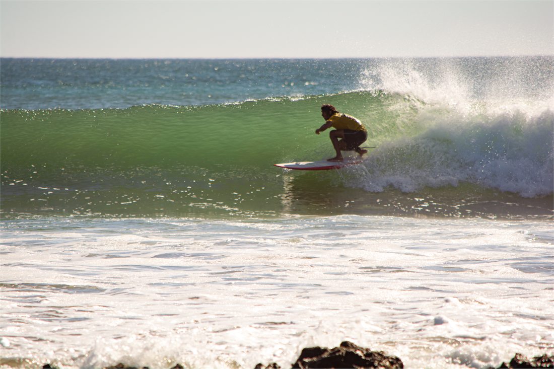 Surfista en Playa Naranjo